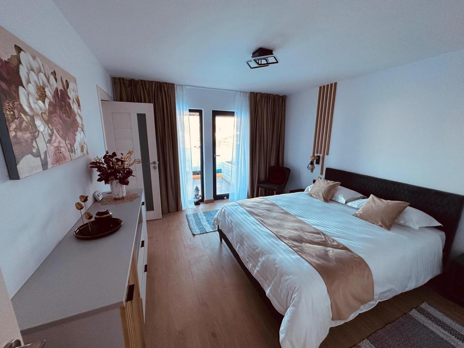 Lodge Panoramic